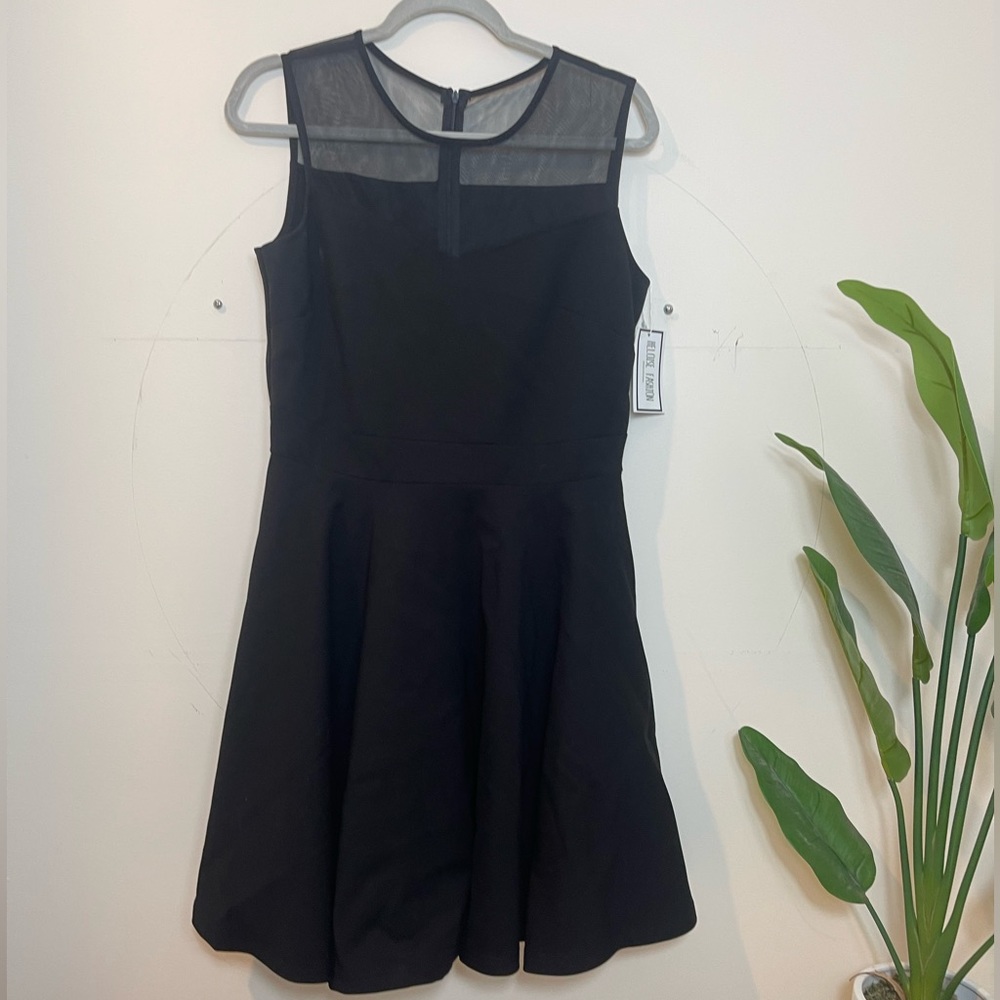 Black Sleeveless Skater Dress - L